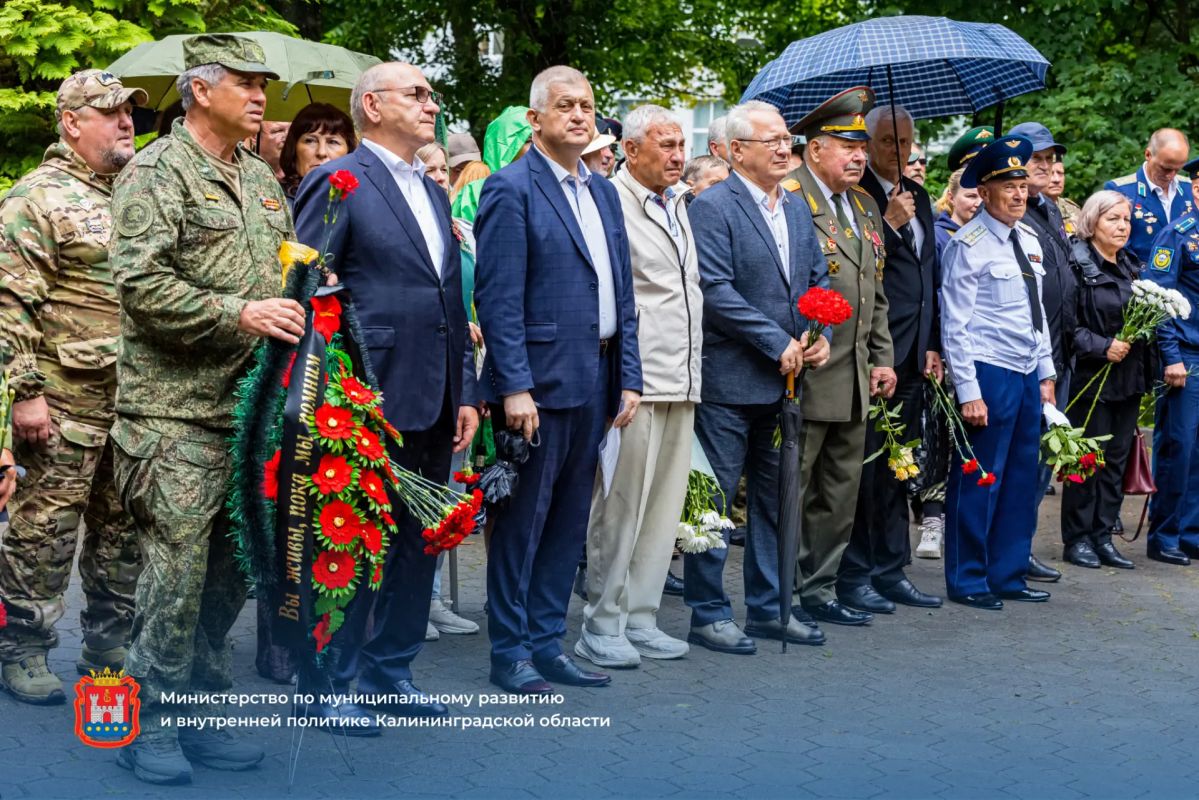 В Калининграде у мемориала «Скорбящие родители» прошёл митинг ко Дню ветеранов боевых действий В Калининграде у мемориала «Скорбящие родители» прошёл митинг ко Дню ветеранов боевых действий