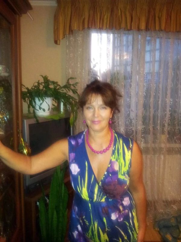 Это Галина Долгалева. Именно она спасла двухлетнего малыша, выпавшего из окна в Калининграде Это Галина Долгалева. Именно она спасла двухлетнего малыша, выпавшего из окна в Калининграде