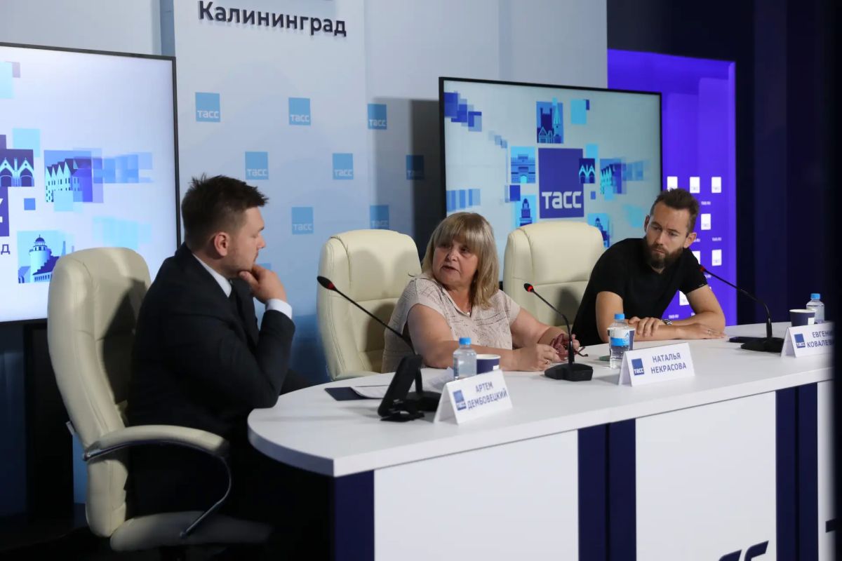 Фоторепортаж и некоторые из заявлений с пресс-конференции, посвященной итогам проверки состояния кожи жителей Калининградской области и профилактике солнечных ожогов и онкологических заболеваний в летний период Фоторепортаж и некоторые из заявлений с пресс-конференции, посвященной итогам проверки состояния кожи жителей Калининградской области и профилактике солнечных ожогов и онкологических заболеваний в летний период