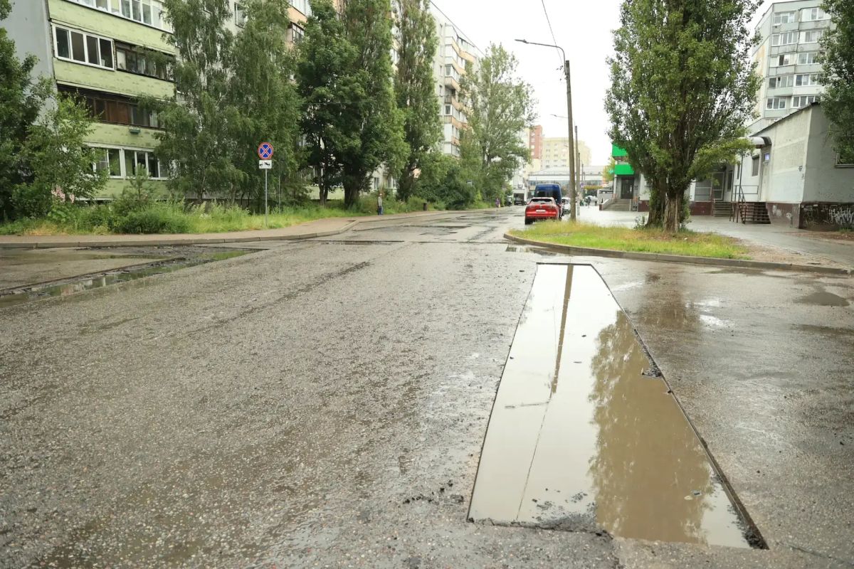 1 июля рабочие приступили к ремонту дорожного полотна на ул. Зелёная и Фрунзе (за «Викторией») 1 июля рабочие приступили к ремонту дорожного полотна на ул. Зелёная и Фрунзе (за «Викторией»)