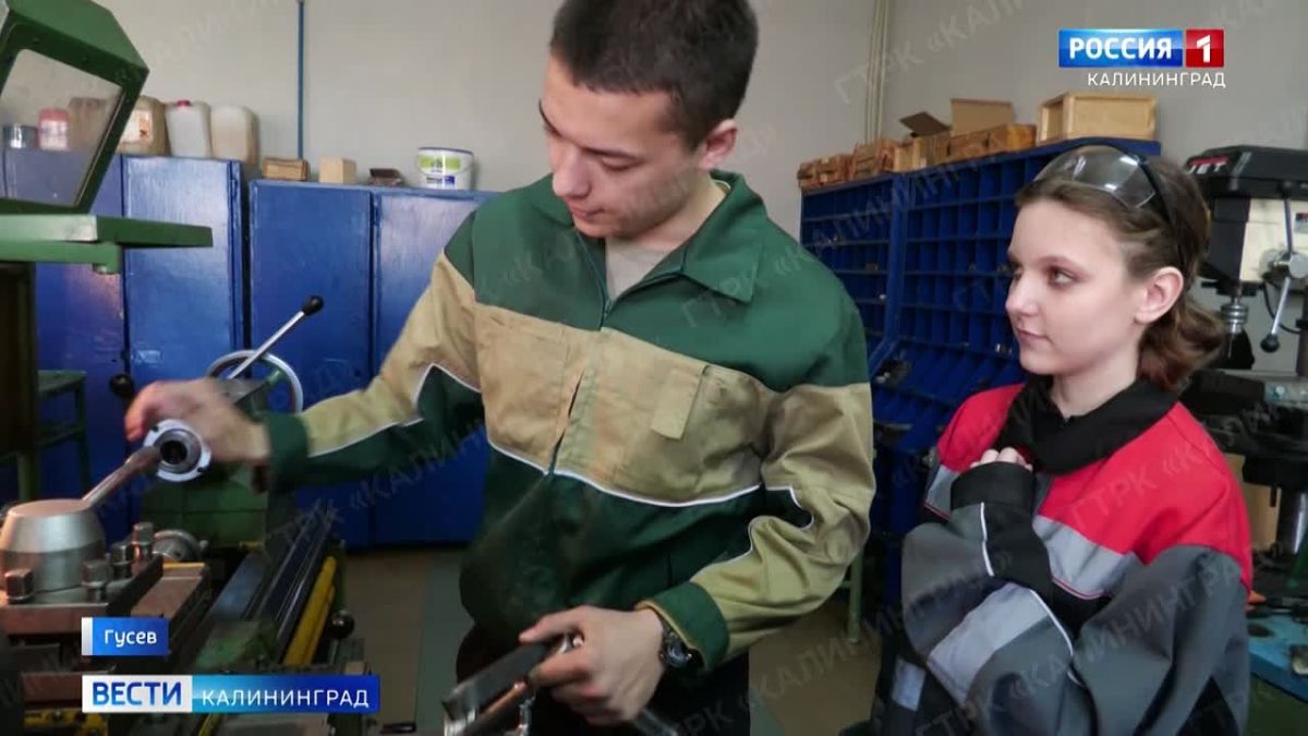 В востоке региона будущим рабочим вручили дипломы о среднем профессиональном образовании