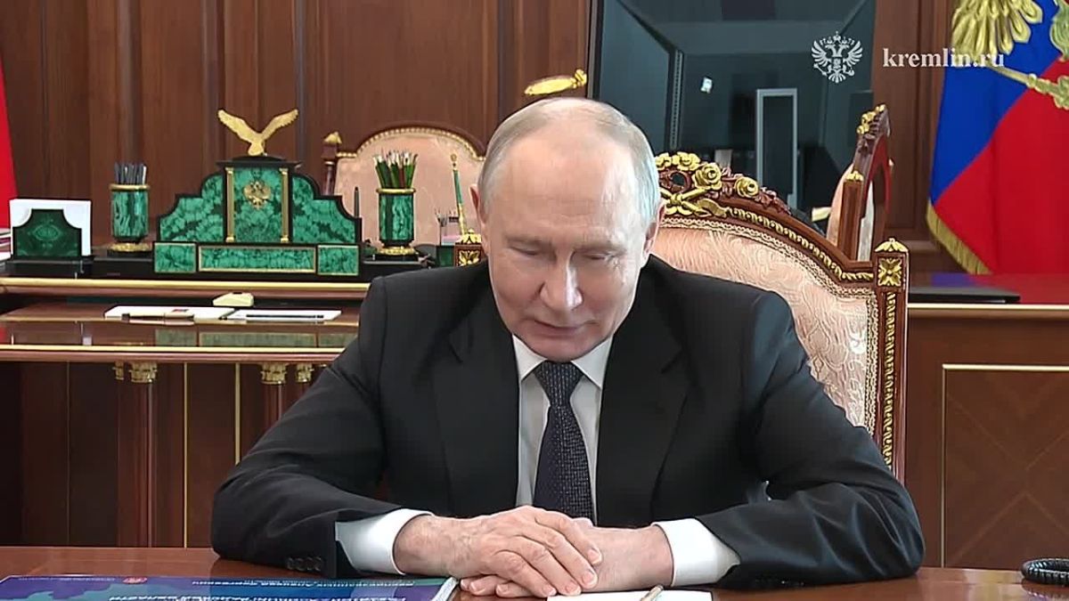 Владимир Путин провел встречу с губернатором Калининградской области Алексеем Беспрозванных