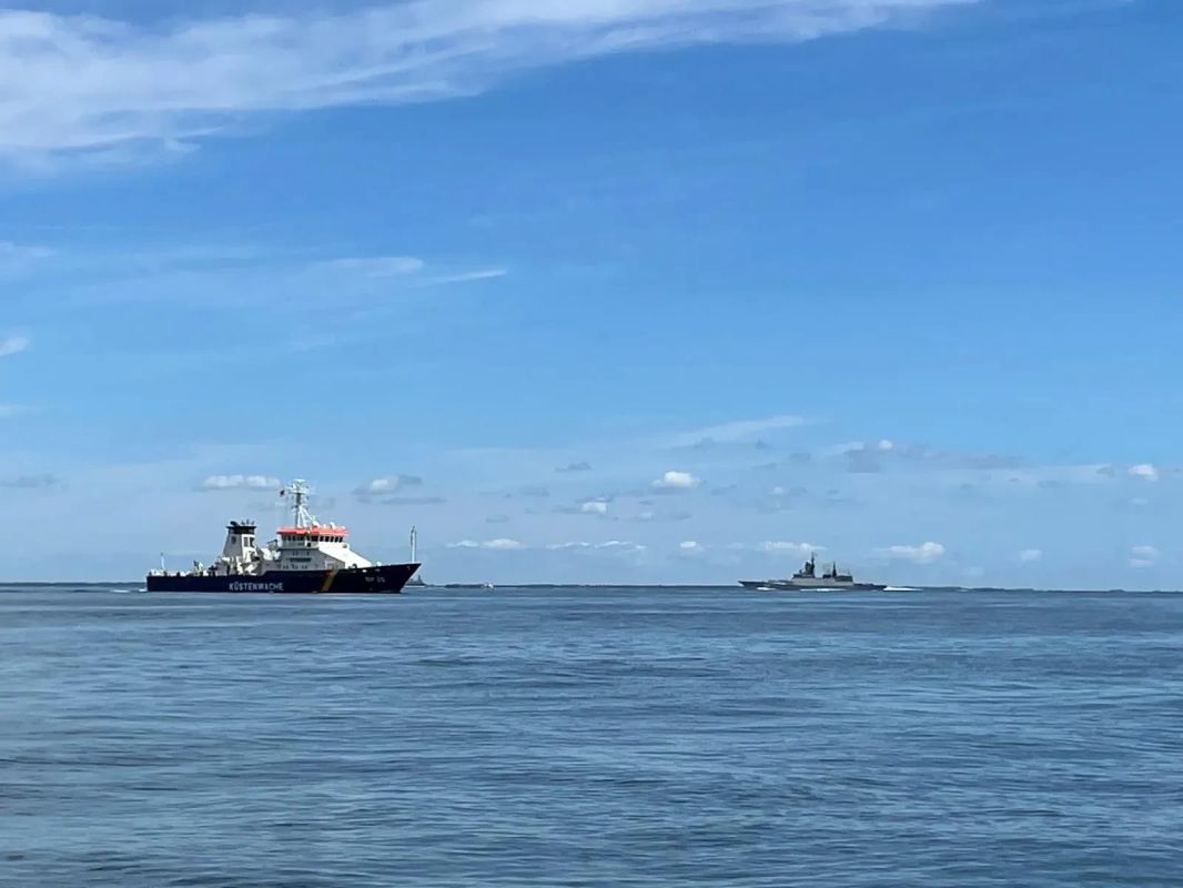 Российский корвет «Сообразительный» защитил танкер Kira K с российской нефтью в Балтийском море, оттеснив от него судно немецкой береговой охраны