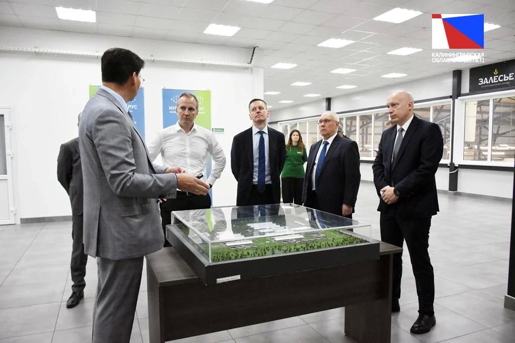 Сегодня на площадке ООО «Каштановка» агрохолдинга «Залесье» побывали замминистра сельского хозяйства России Максим Боровой и замруководителя Россельхознадзора РФ Роман Милорадов Сегодня на площадке ООО «Каштановка» агрохолдинга «Залесье» побывали замминистра сельского хозяйства России Максим Боровой и замруководителя Россельхознадзора РФ Роман Милорадов