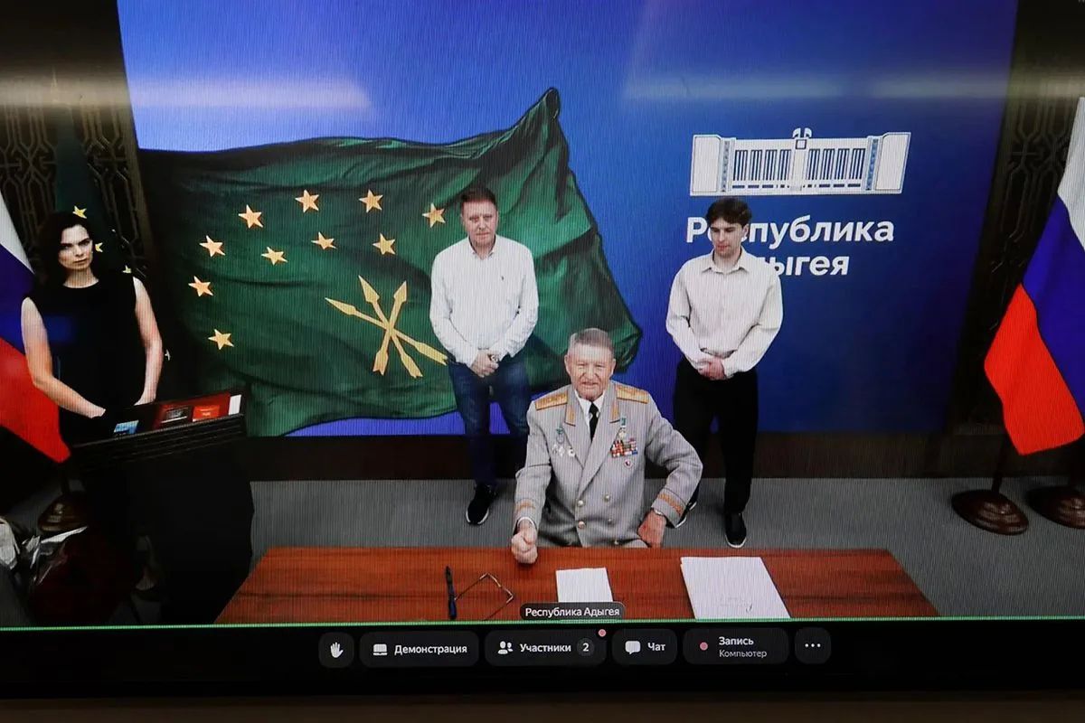 Губернатор поздравил первого новорождённого на Калининградской земле с его 80-летием Губернатор поздравил первого новорождённого на Калининградской земле с его 80-летием