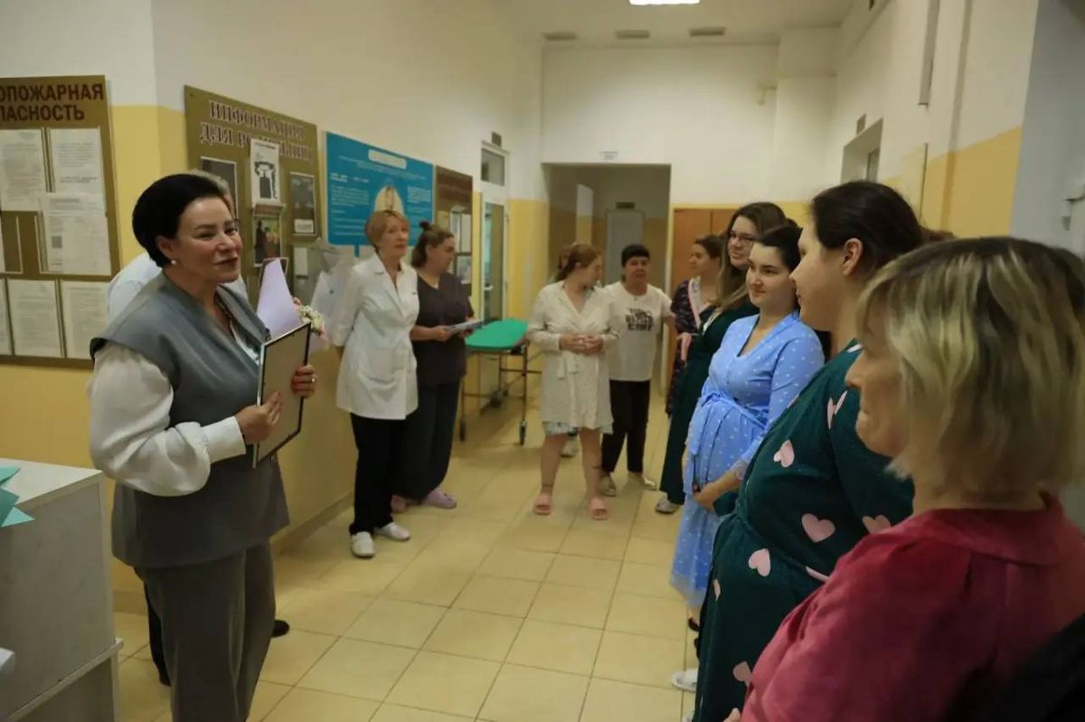Елена Дятлова: С большим удовольствием сегодня поздравила молодых мам, которым посчастливилось стать родителями в день города Елена Дятлова: С большим удовольствием сегодня поздравила молодых мам, которым посчастливилось стать родителями в день города