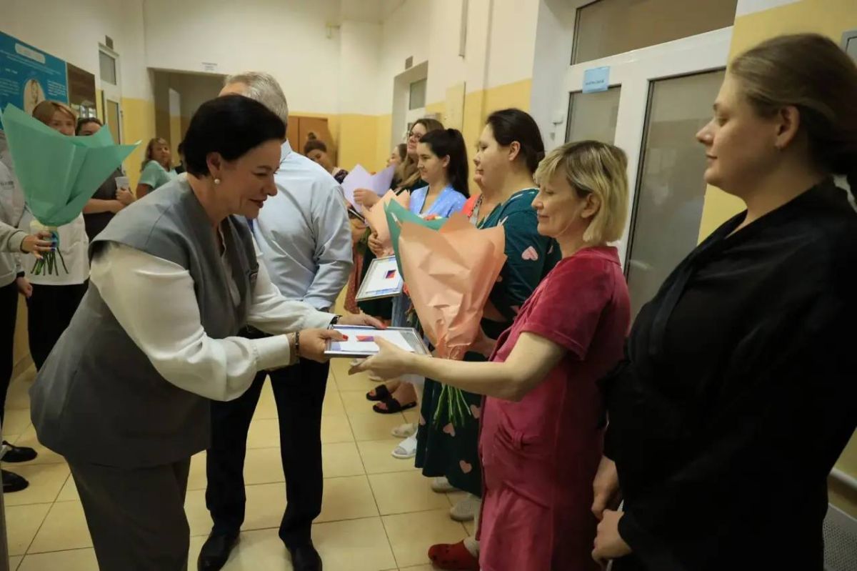 Елена Дятлова: С большим удовольствием сегодня поздравила молодых мам, которым посчастливилось стать родителями в день города Елена Дятлова: С большим удовольствием сегодня поздравила молодых мам, которым посчастливилось стать родителями в день города