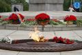 К мемориалу 1200 воинам-гвардейцам в Калининграде возложили цветы в день 80-й годовщины образования Калининградской области