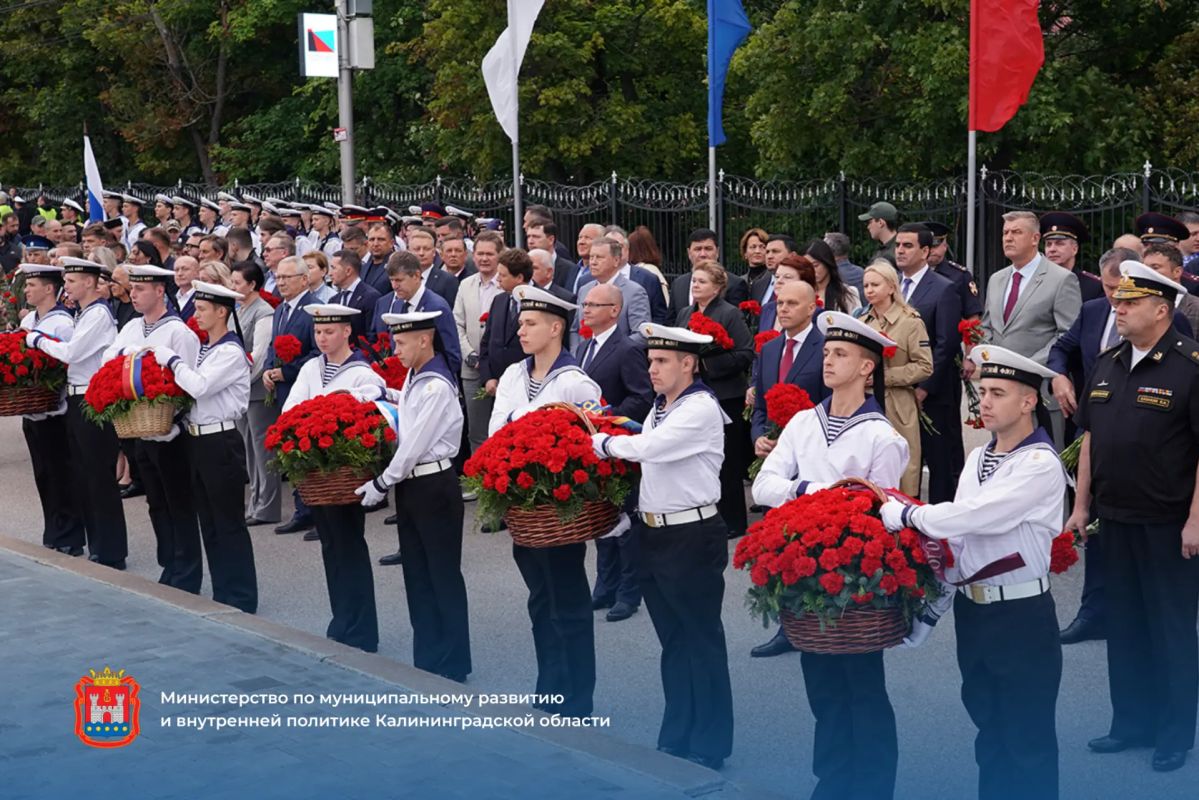 В день 80-й годовщины образования Калининградской области прошла цермония возложения цветов у мемориала 1200 воинам-гвардейцам В день 80-й годовщины образования Калининградской области прошла цермония возложения цветов у мемориала 1200 воинам-гвардейцам