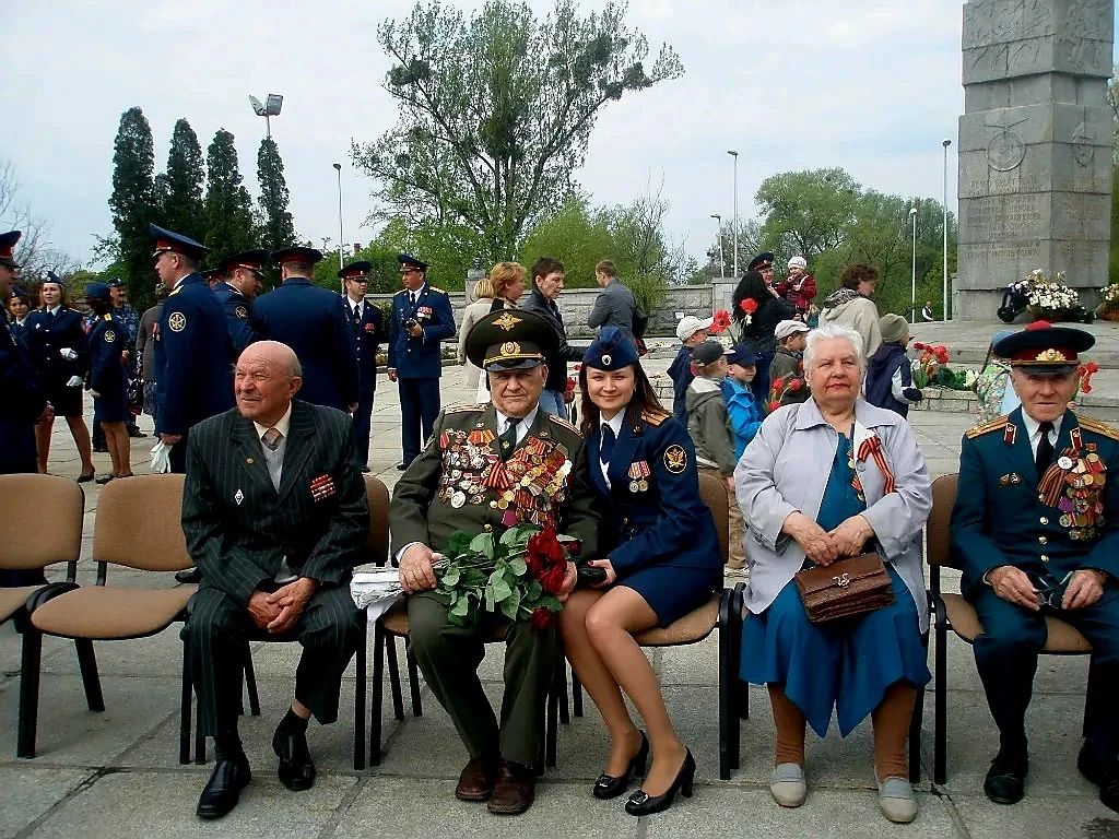 # Умница, красавица, сотрудник! # Умница, красавица, сотрудник!
