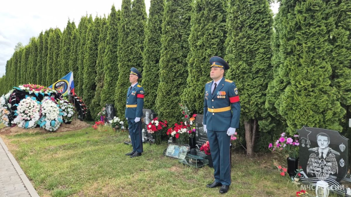 Александр Куренков посетил военно-мемориальный комплекс «Курган славы» Александр Куренков посетил военно-мемориальный комплекс «Курган славы»