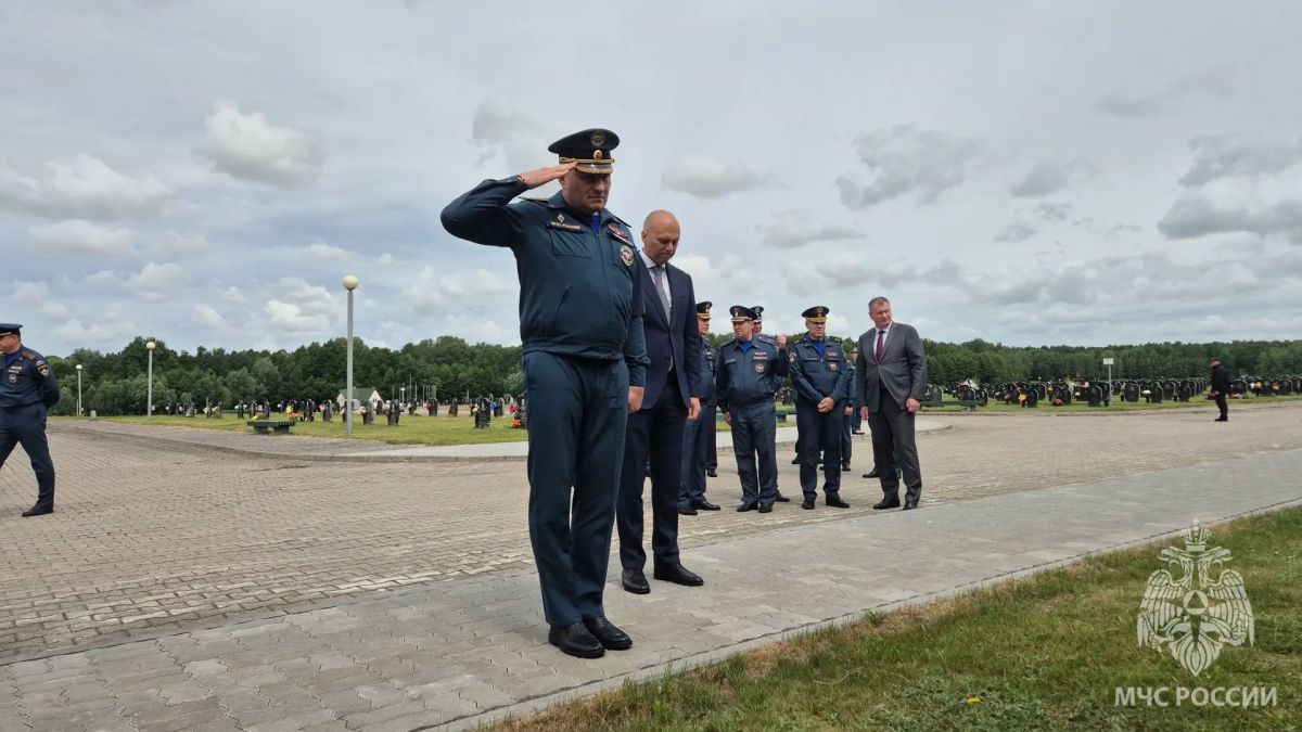 Александр Куренков посетил военно-мемориальный комплекс «Курган славы» Александр Куренков посетил военно-мемориальный комплекс «Курган славы»