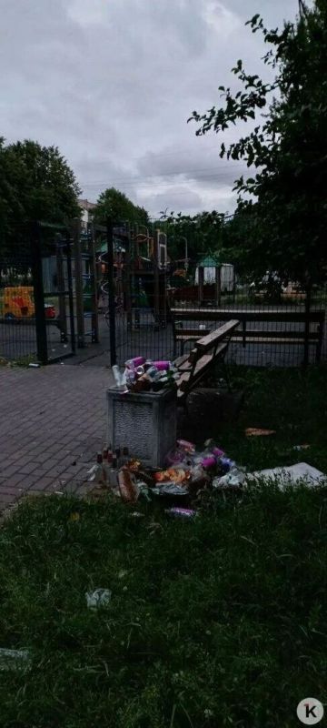 Детскую площадку на Портовой каждый вечер заваливают мусором Детскую площадку на Портовой каждый вечер заваливают мусором