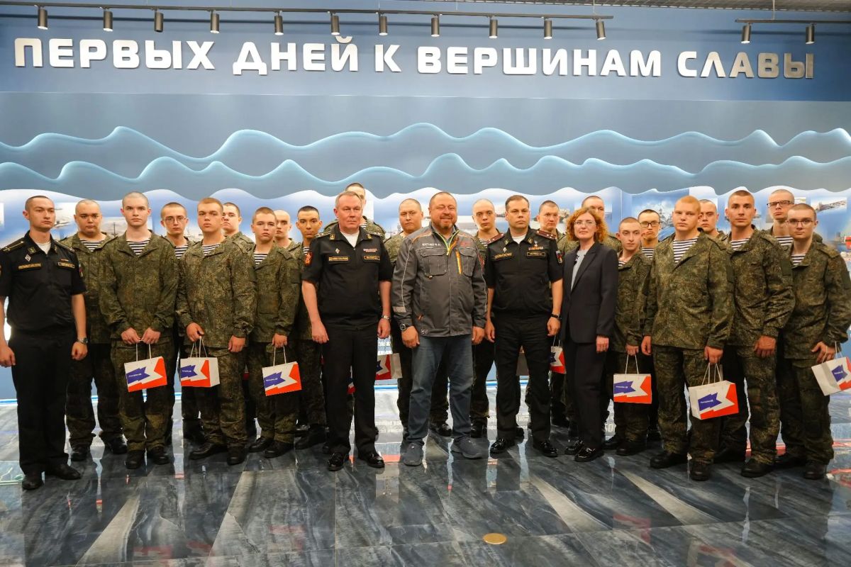 Сегодня на Прибалтийском судостроительном заводе «Янтарь» состоялась торжественная церемония отправки команды 4-й научно-производственной роты Сегодня на Прибалтийском судостроительном заводе «Янтарь» состоялась торжественная церемония отправки команды 4-й научно-производственной роты