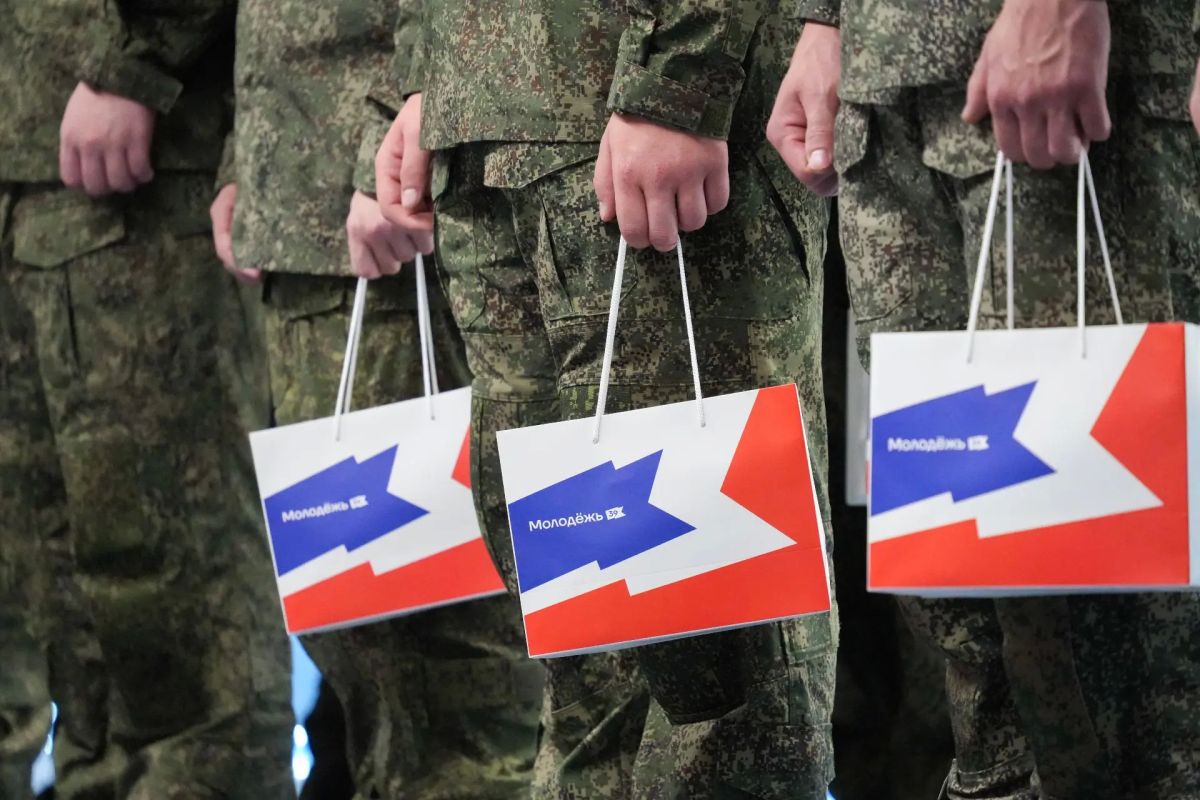 Сегодня на Прибалтийском судостроительном заводе «Янтарь» состоялась торжественная церемония отправки команды 4-й научно-производственной роты Сегодня на Прибалтийском судостроительном заводе «Янтарь» состоялась торжественная церемония отправки команды 4-й научно-производственной роты
