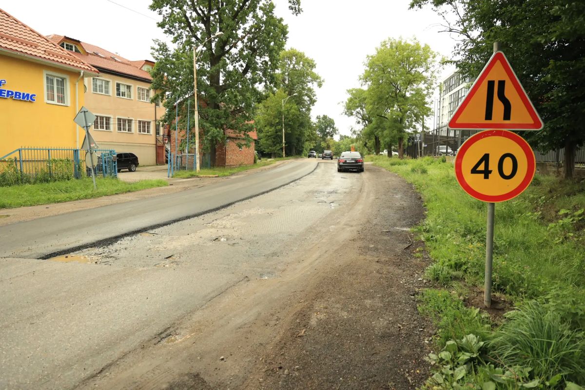 После шторма на городских улицах возобновились дорожные работы После шторма на городских улицах возобновились дорожные работы