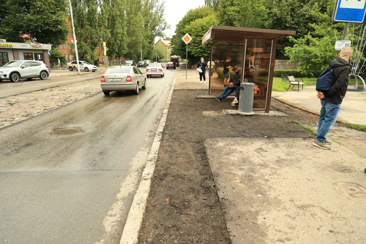После шторма на городских улицах возобновились дорожные работы После шторма на городских улицах возобновились дорожные работы