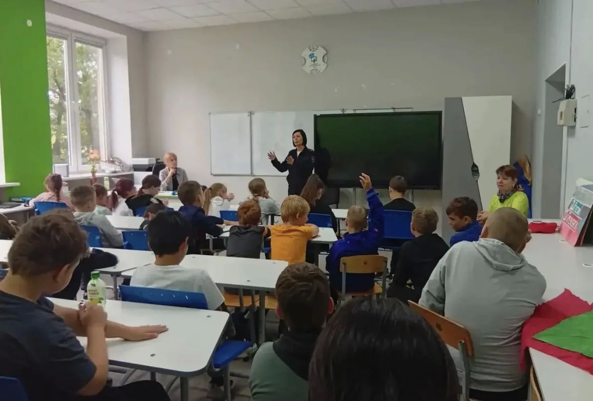 В рамках специального профилактического мероприятия "Пешеход" и в целях предупреждения дорожно-транспортного травматизма в летнем пришкольном лагере на базе школы МОУ СОШ № 4 г. Балтийска сотрудники отделения... В рамках специального профилактического мероприятия "Пешеход" и в целях предупреждения дорожно-транспортного травматизма в летнем пришкольном лагере на базе школы МОУ СОШ № 4 г. Балтийска сотрудники отделения...