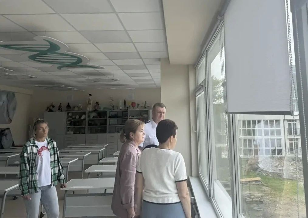 Прокуратура города Балтийска контролирует ход капитального ремонта школы Прокуратура города Балтийска контролирует ход капитального ремонта школы
