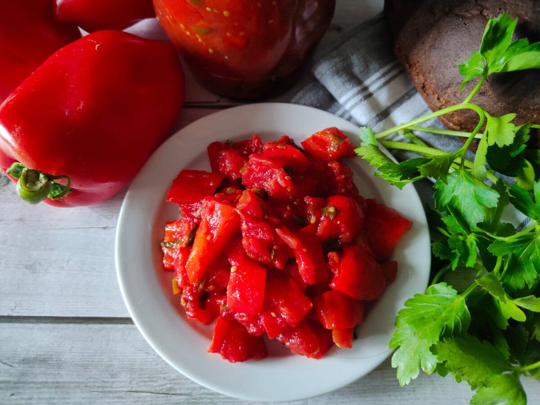 Лечо на зиму: простой и вкусный рецепт без масла и уксуса