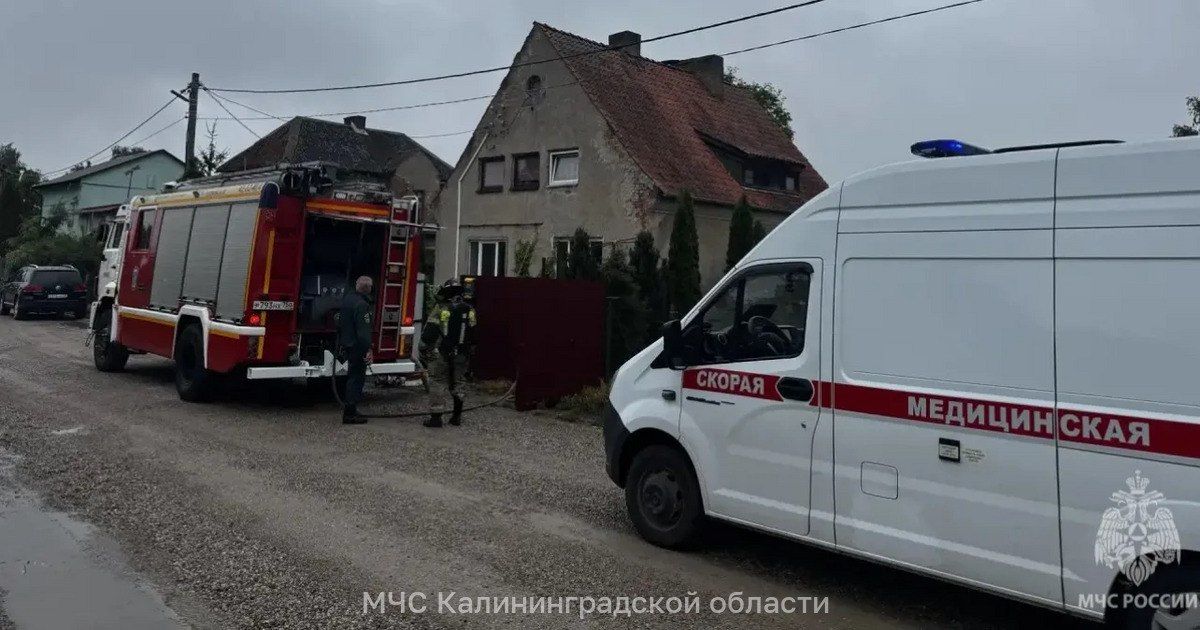 В Черняховском округе пожарные приехали тушить горящий дом и нашли внутри тело мужчины