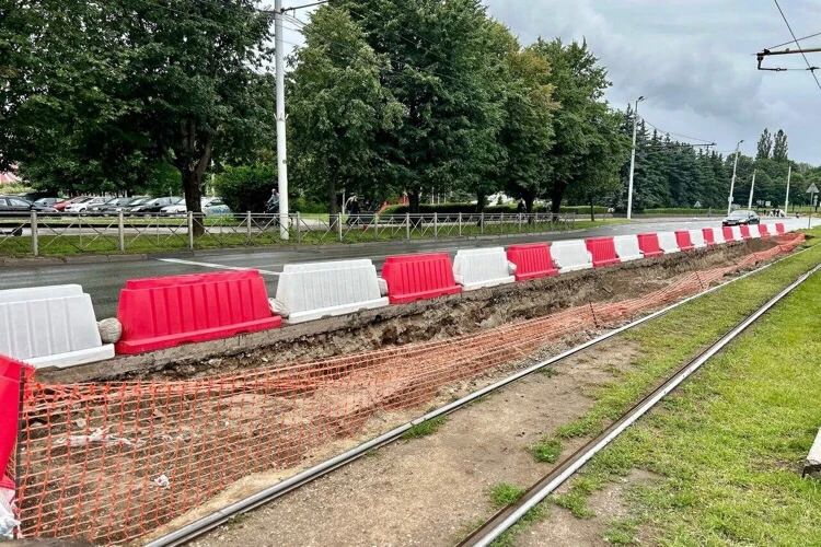 Возле бывшего универсама «Московский» в Калининграде начали обустраивать трамвайные платформы Возле бывшего универсама «Московский» в Калининграде начали обустраивать трамвайные платформы