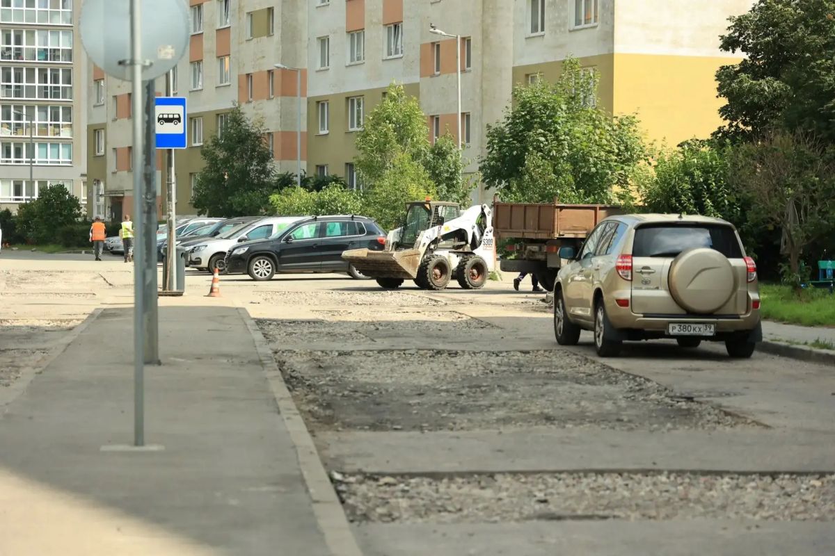 В Калининграде ремонтируют дороги сразу на нескольких улицах