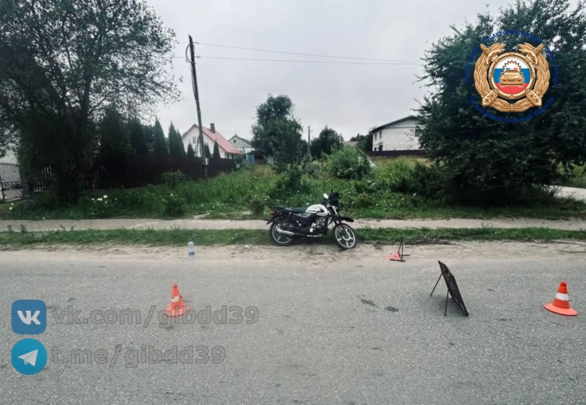 Мамоново. По предварительным данным, 13.07.2026 года в 16:50 в г. Мамоново на ул. Железнодорожная вблизи д. 39 двигался мопед «Альфа» под управлением 39-летнего водителя, который не справился с управлением, допустил съезд с...