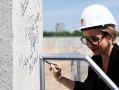 Фото дня: Именная свая стала символом начала реализации масштабного проекта застройки острова Октябрьский в Калининграде