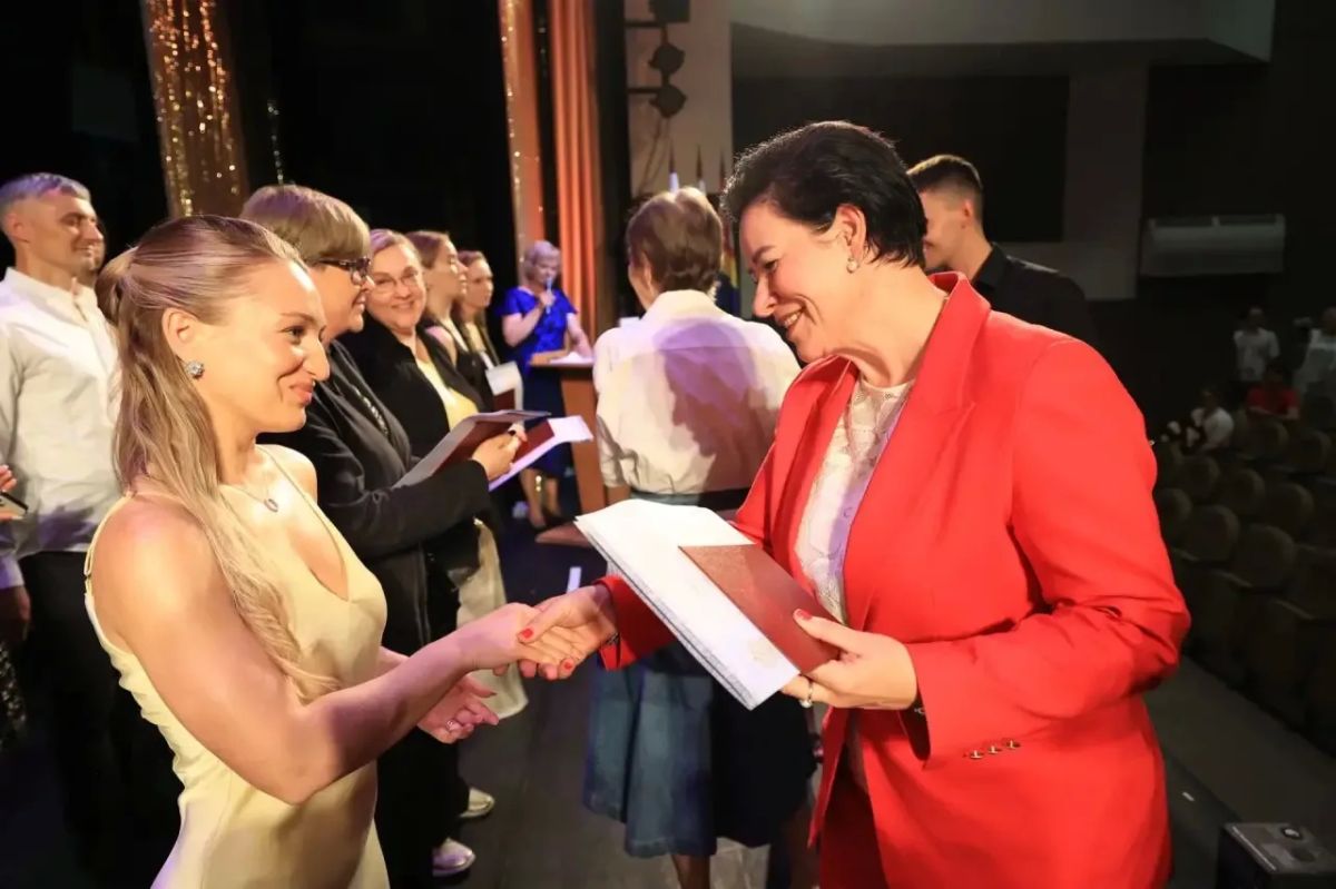Елена Дятлова: С большим удовольствием поздравила с окончанием обучения выпускников Западного филиала Российской академии народного хозяйства и государственной службы при Президенте Российской Федерации по направлению... Елена Дятлова: С большим удовольствием поздравила с окончанием обучения выпускников Западного филиала Российской академии народного хозяйства и государственной службы при Президенте Российской Федерации по направлению...