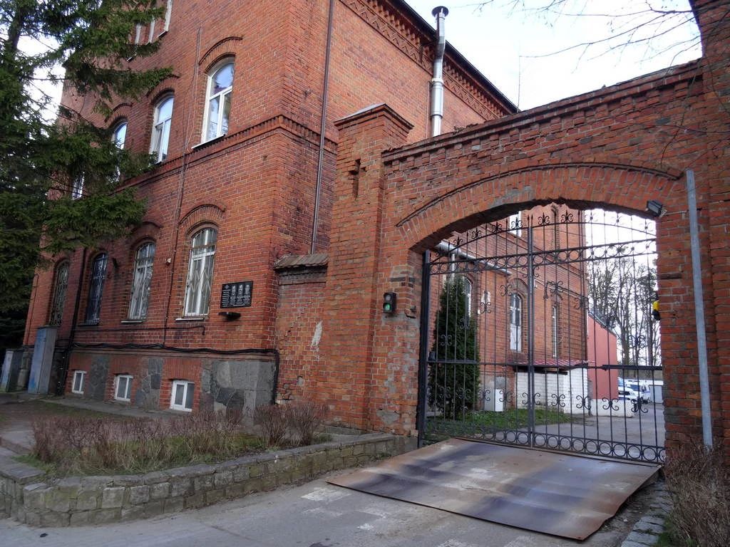 В Багратионовске 59-летний переломал рёбра 19-летней падчерице