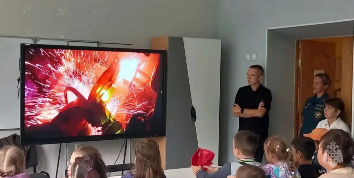 Безопасное лето. Накануне для ребят пришкольного лагеря общеобразовательной школы города Балтийска №4 им. В.Н. Носова, инспекторами ОНД по Балтийскому и Светловскому городским округам был проведён урок пожарной безопасности Безопасное лето. Накануне для ребят пришкольного лагеря общеобразовательной школы города Балтийска №4 им. В.Н. Носова, инспекторами ОНД по Балтийскому и Светловскому городским округам был проведён урок пожарной безопасности