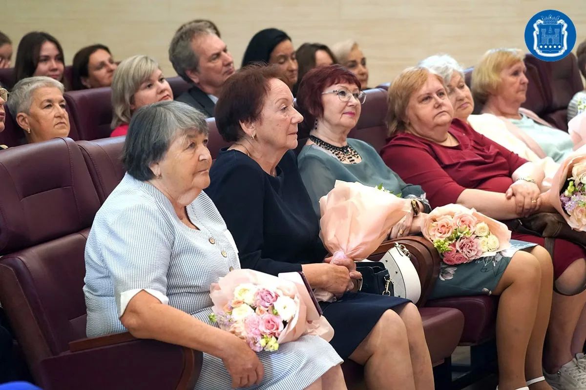Губернатор поздравил коллектив Калининградстата с 80-летием со дня основания Губернатор поздравил коллектив Калининградстата с 80-летием со дня основания