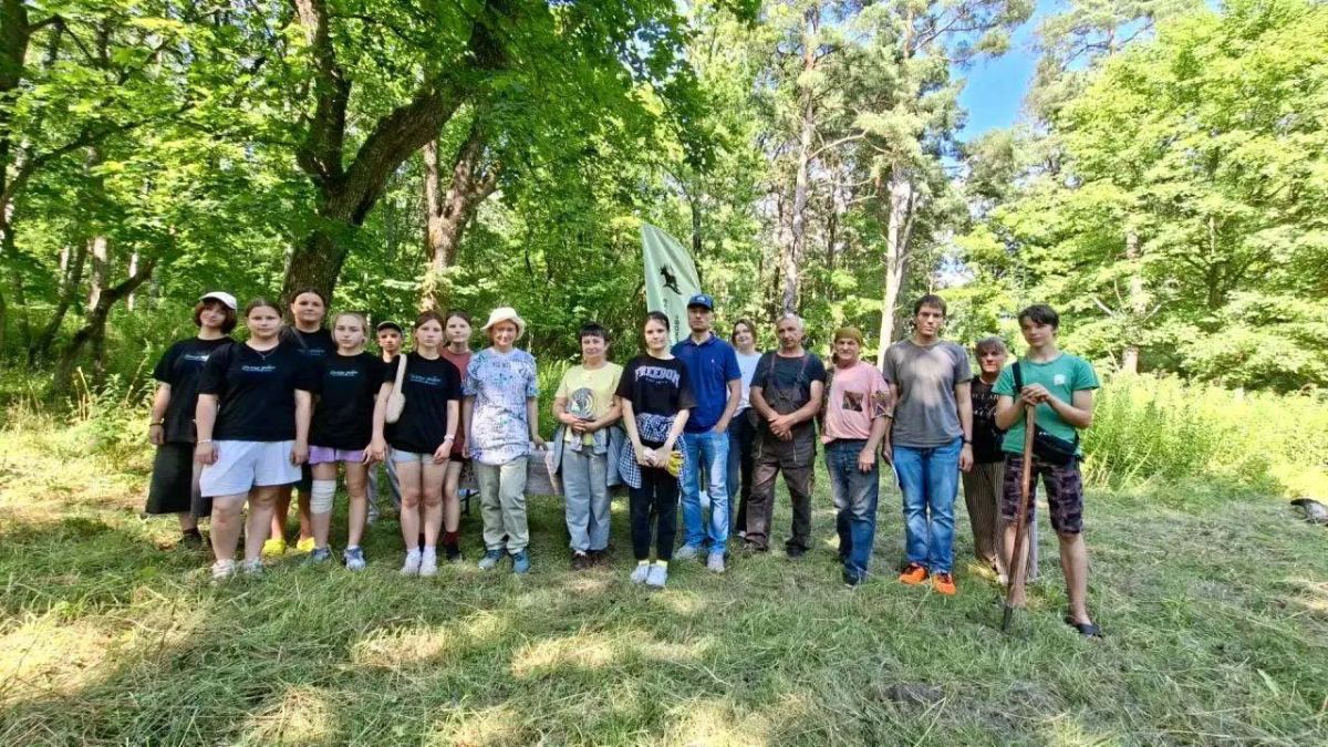 В парке «Добровольский» под Краснознаменском прошёл экосубботник с ботанической экскурсией В парке «Добровольский» под Краснознаменском прошёл экосубботник с ботанической экскурсией