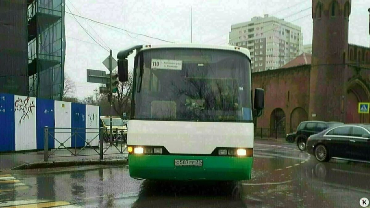 Жители семи посёлков под Калининградом жалуются, что добираются до города автостопом