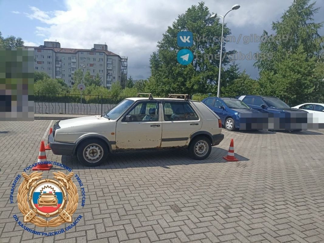 На Печатной легковушка сбила малыша, выбежавшего из-за припаркованной машины