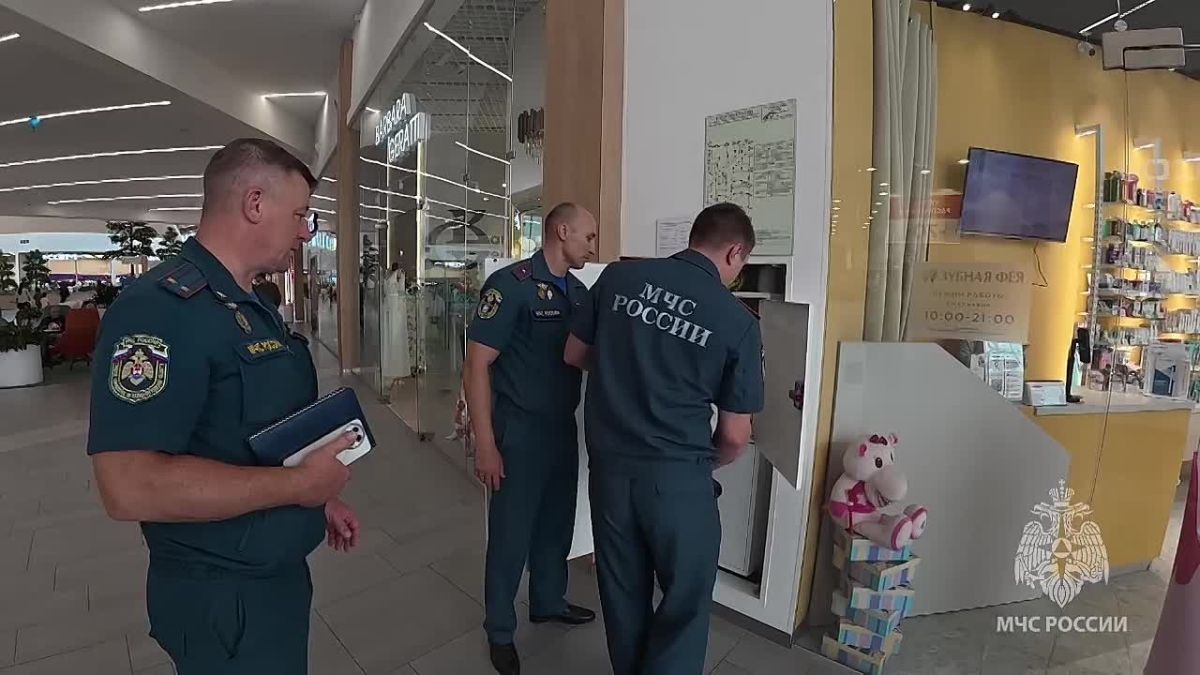В крупнейшем торговом центре Калининградской области проверили системы противопожарной защиты