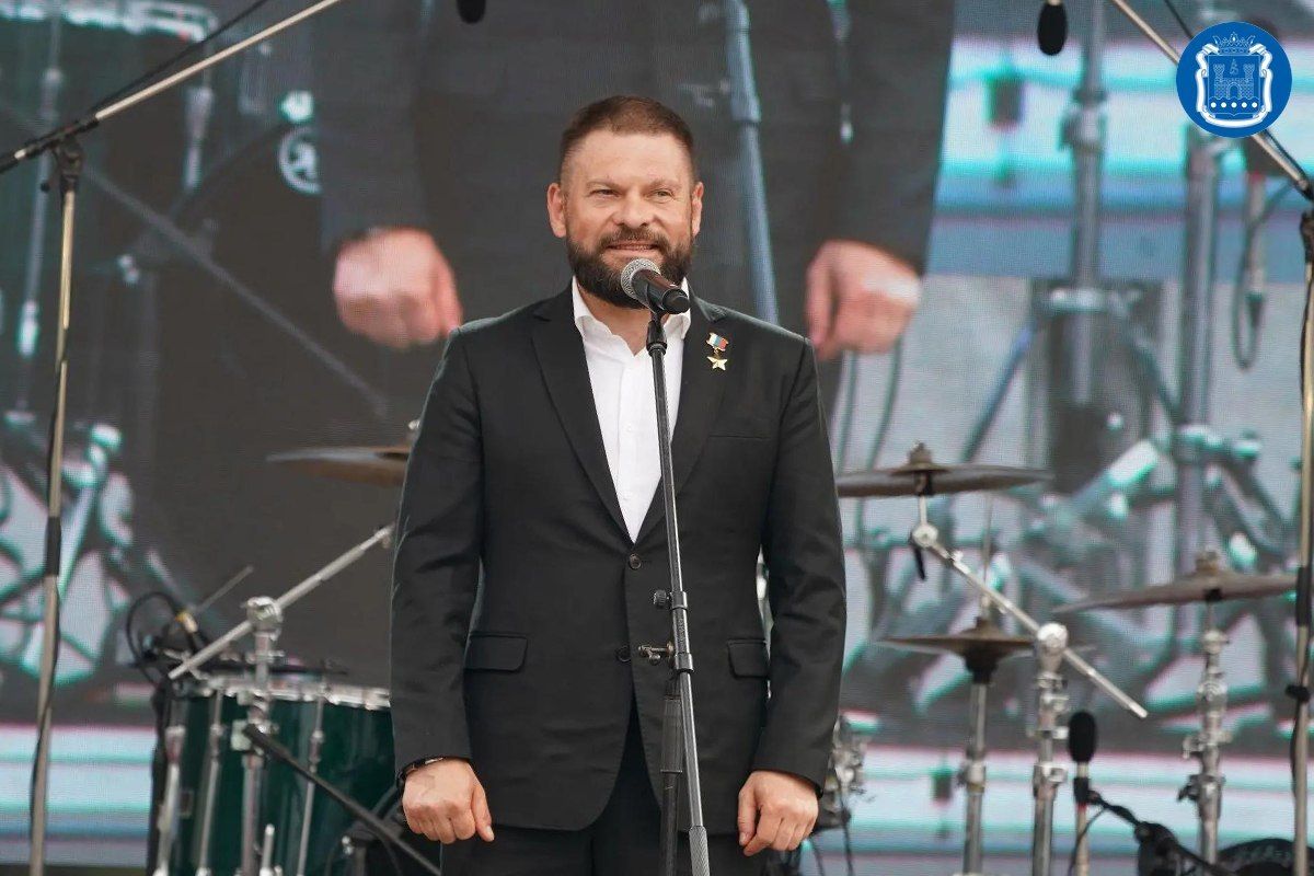 Алексей Беспрозванных посетил Балтийск в День города и возложил цветы к братской могиле советских воинов, погибших при штурме Пиллау Алексей Беспрозванных посетил Балтийск в День города и возложил цветы к братской могиле советских воинов, погибших при штурме Пиллау