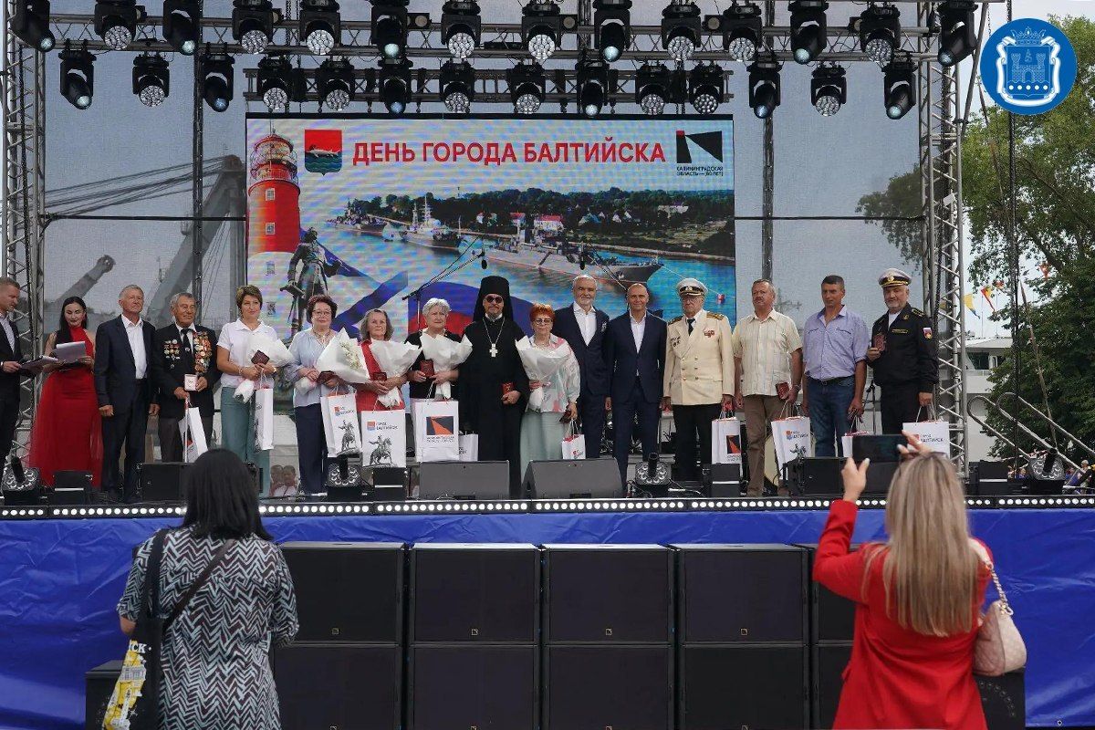 Алексей Беспрозванных посетил Балтийск в День города и возложил цветы к братской могиле советских воинов, погибших при штурме Пиллау Алексей Беспрозванных посетил Балтийск в День города и возложил цветы к братской могиле советских воинов, погибших при штурме Пиллау