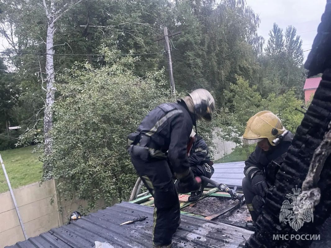 В Калининграде сотрудники МЧС России ликвидировали пожар в частном жилом доме В Калининграде сотрудники МЧС России ликвидировали пожар в частном жилом доме