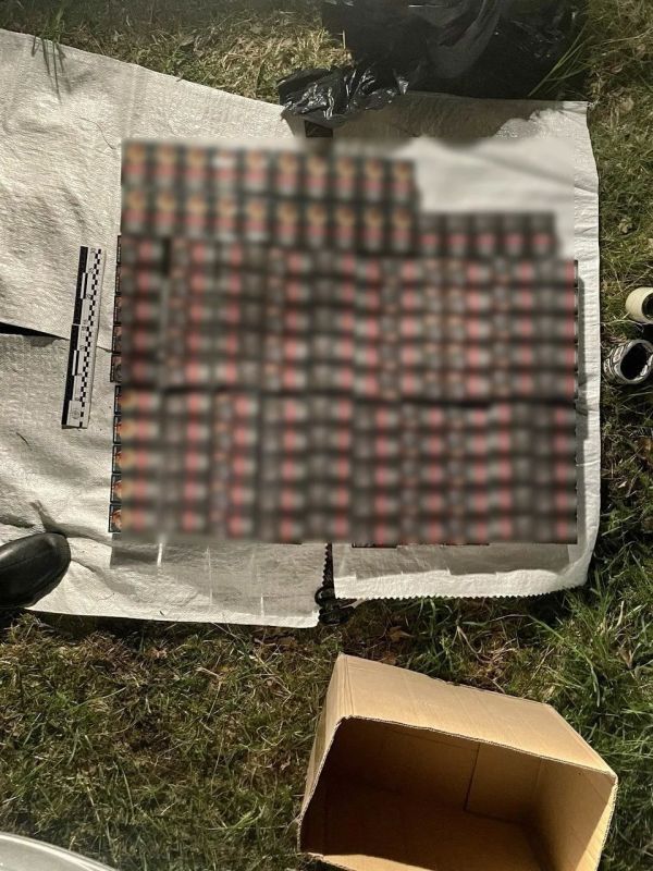 В Калининградской области контрабандисты пытались переправить в Литву 6,5 тысячи пачек сигарет на воздушных шарах В Калининградской области контрабандисты пытались переправить в Литву 6,5 тысячи пачек сигарет на воздушных шарах