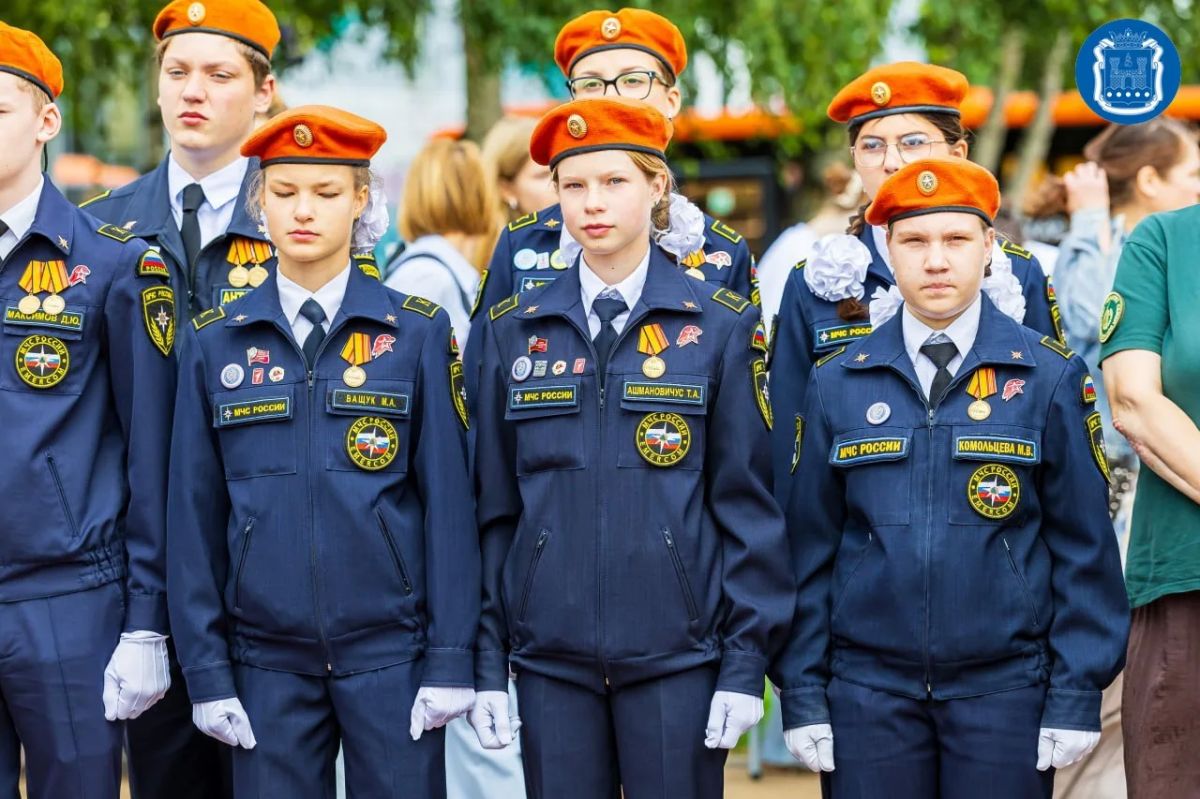 В Калининграде у монумента «Мать-Россия» прошла акция в память о детях-жертвах войны в Донбассе В Калининграде у монумента «Мать-Россия» прошла акция в память о детях-жертвах войны в Донбассе