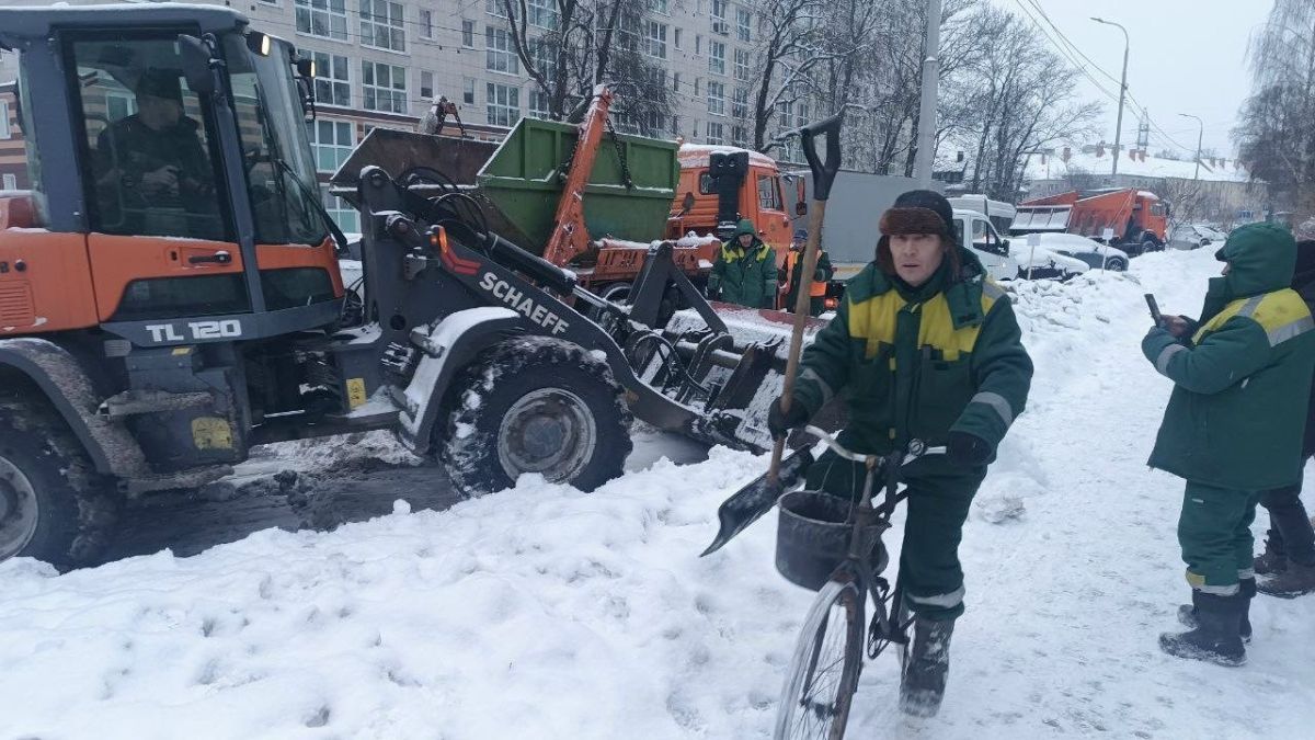 Готовь сани летом!. Этой непреложной истине следует наша “Чистота” и уже сейчас, в июле, коллеги объявили аукцион по поиску подрядчика, который в моменты пиковых снегопадов грядущей зимой будет помогать персоналу...