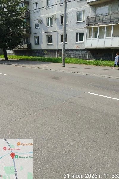 На улице Дзержинского в Калининграде образовался провал на дороге