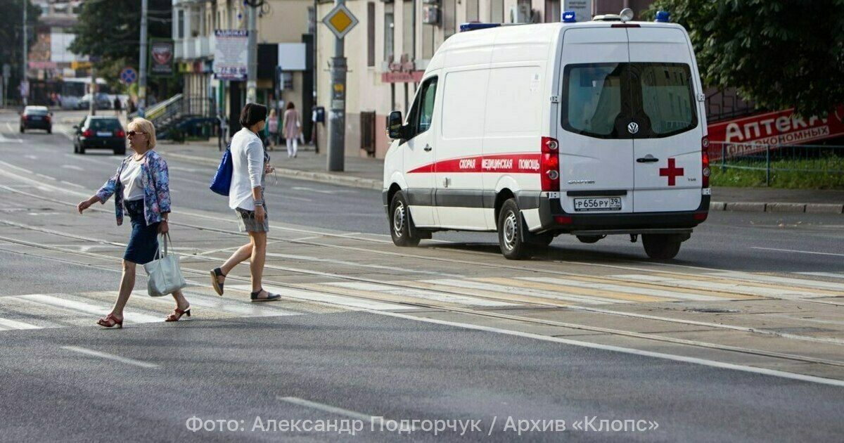 Рваная рана головы: в Калининграде красное авто сбило мужчину на моноколесе и скрылось