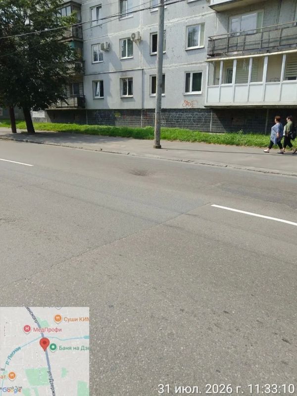 На улице Дзержинского в Калининграде провалилась проезжая часть На улице Дзержинского в Калининграде провалилась проезжая часть