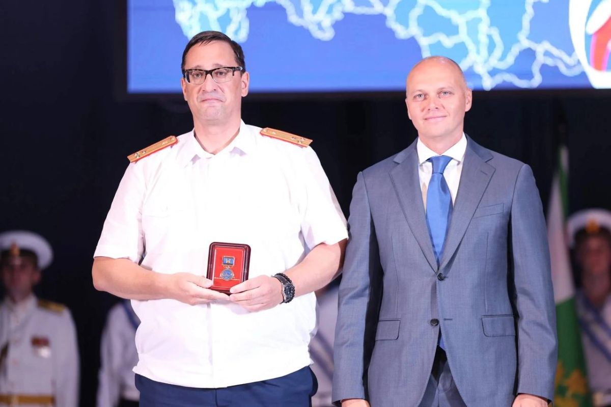Сегодня вместе с Губернатором Алексеем Беспрозванных, заместителем полномочного представителя Президента в Северо-западном федеральном округе Сергеем Елисеевым, руководителями правоохранительных органов, коллегами из... Сегодня вместе с Губернатором Алексеем Беспрозванных, заместителем полномочного представителя Президента в Северо-западном федеральном округе Сергеем Елисеевым, руководителями правоохранительных органов, коллегами из...