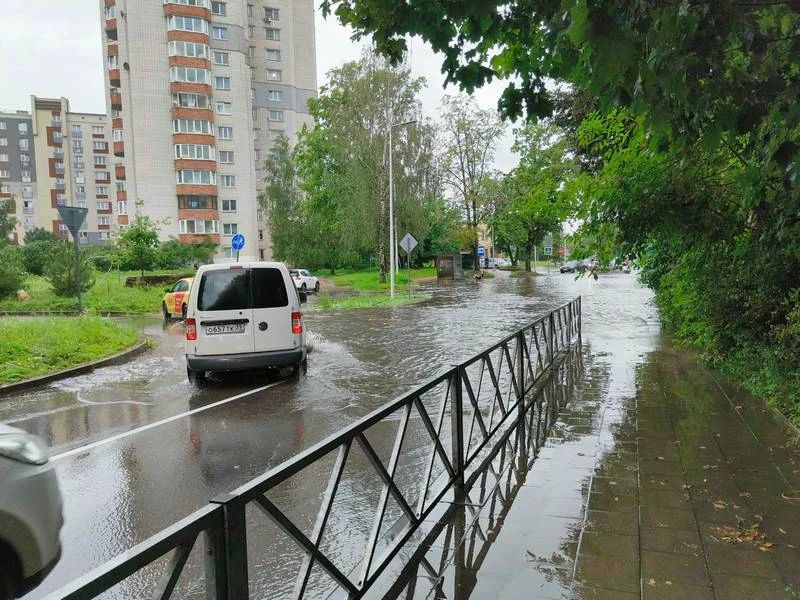 Мощный ливень затопил низины Калининграда Мощный ливень затопил низины Калининграда