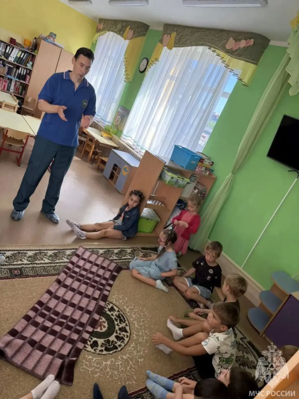 Безопасность начинается с детства! Государственные инспекторы Центра ГИМС Главного управления МЧС России по Калининградской области провели познавательное занятие для воспитанников детского сада № 55 города Калининграда Безопасность начинается с детства! Государственные инспекторы Центра ГИМС Главного управления МЧС России по Калининградской области провели познавательное занятие для воспитанников детского сада № 55 города Калининграда