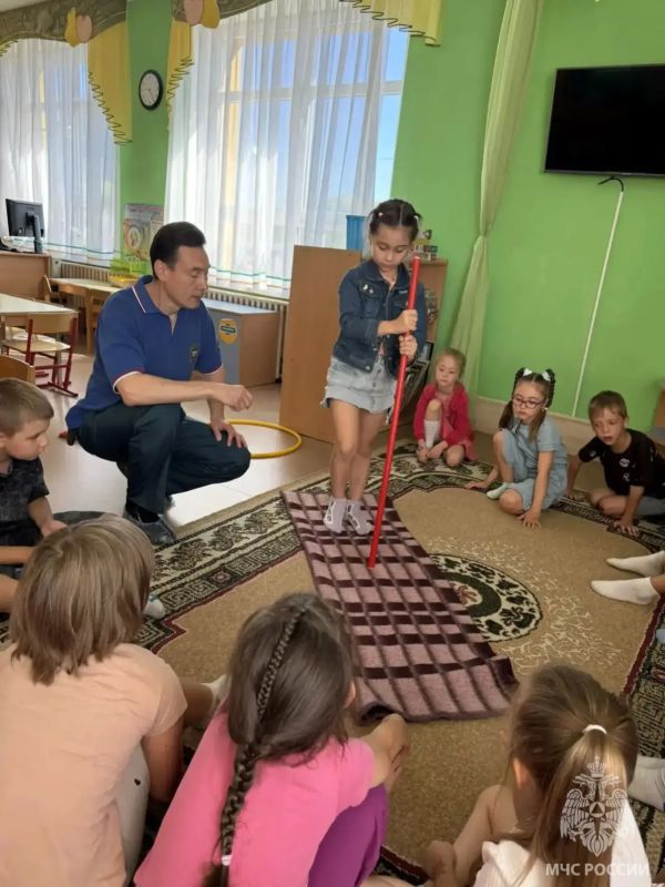 Безопасность начинается с детства! Государственные инспекторы Центра ГИМС Главного управления МЧС России по Калининградской области провели познавательное занятие для воспитанников детского сада № 55 города Калининграда Безопасность начинается с детства! Государственные инспекторы Центра ГИМС Главного управления МЧС России по Калининградской области провели познавательное занятие для воспитанников детского сада № 55 города Калининграда
